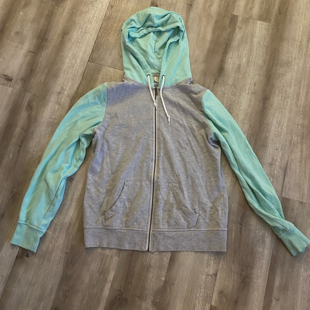 Zine real and gray sweatshirt never worn size L